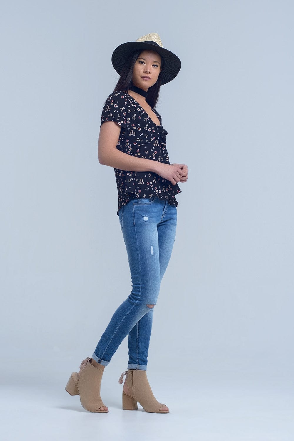 Q2 Women's Jean Skinny jeans with rips knee