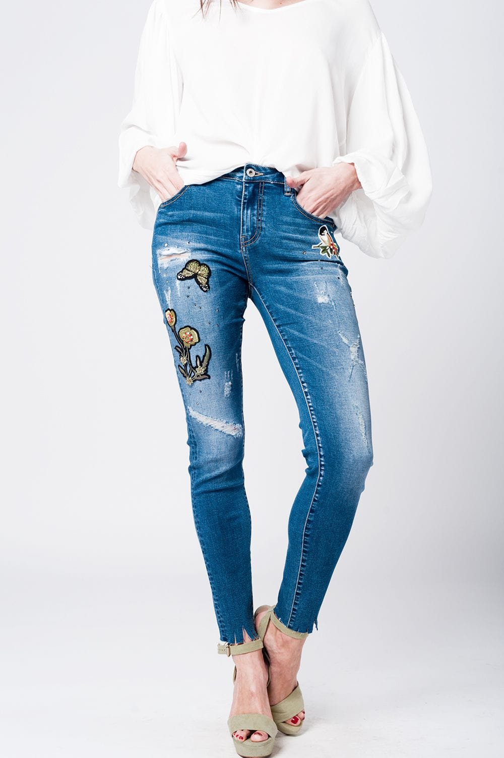 Q2 Women's Jean Skinny rip jeans with embroidered patches