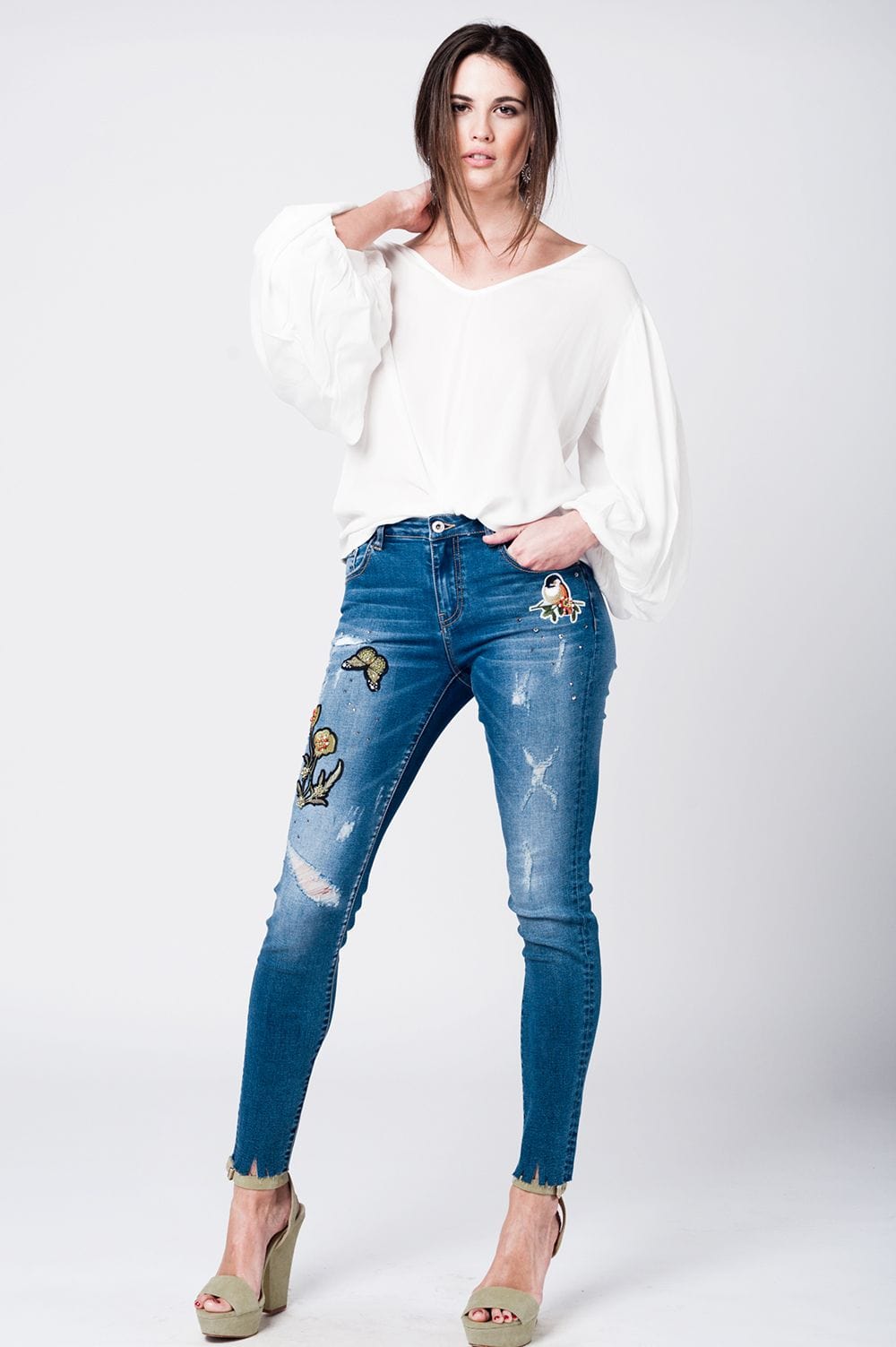 Q2 Women's Jean Skinny rip jeans with embroidered patches