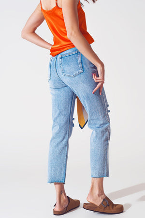 Q2 Women's Jean Sraight-Leg Jeans with Exposed b\Buttons and Ripped Knees in Light Wash