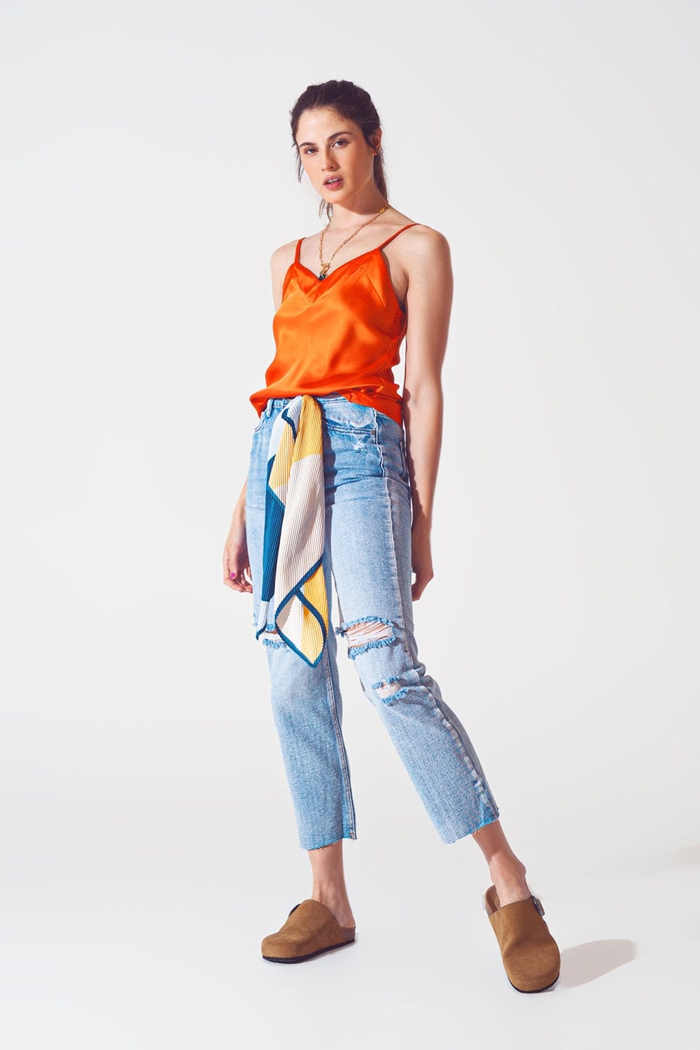 Q2 Women's Jean Sraight-Leg Jeans with Exposed b\Buttons and Ripped Knees in Light Wash