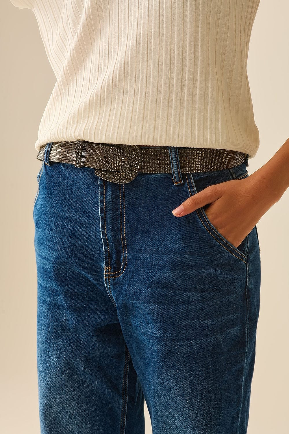 Q2 Women's Jean Straight Fit Jeans With Side Pockets In Mid Blue