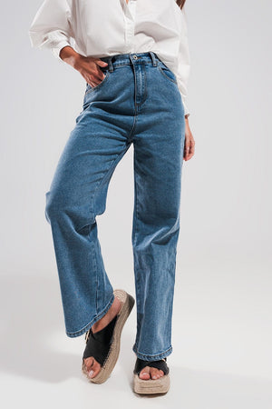 Q2 Women's Jean Straight Jean in Mid Blue