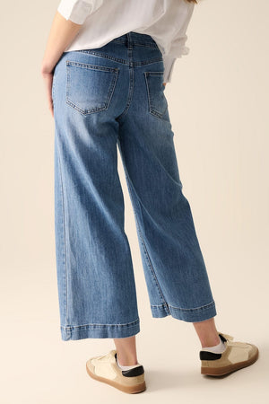 Q2 Women's Jean Straight Jeans With Back Pockets At The Front