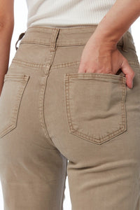 Q2 Women's Jean Straight Jeans With Gold Buttons At The Side In Beige