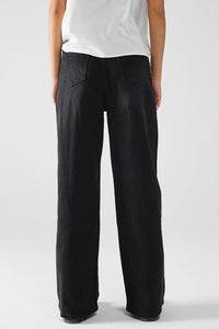 Q2 Women's Jean Straight Jeans With Stud Trim Details On The Sides In Black