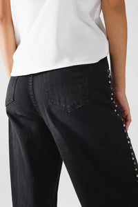 Q2 Women's Jean Straight Jeans With Stud Trim Details On The Sides In Black