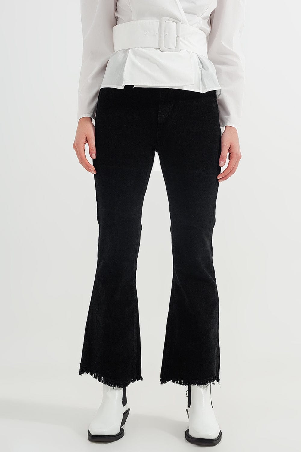 Q2 Women's Jean Stretchy Cord Flared Trouser In Black