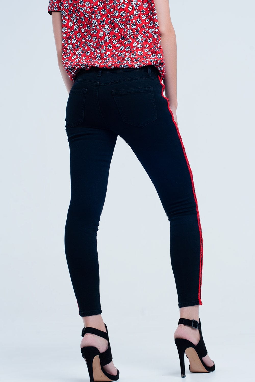 Q2 Women's Jean Super skinny black jeans with side eyelets