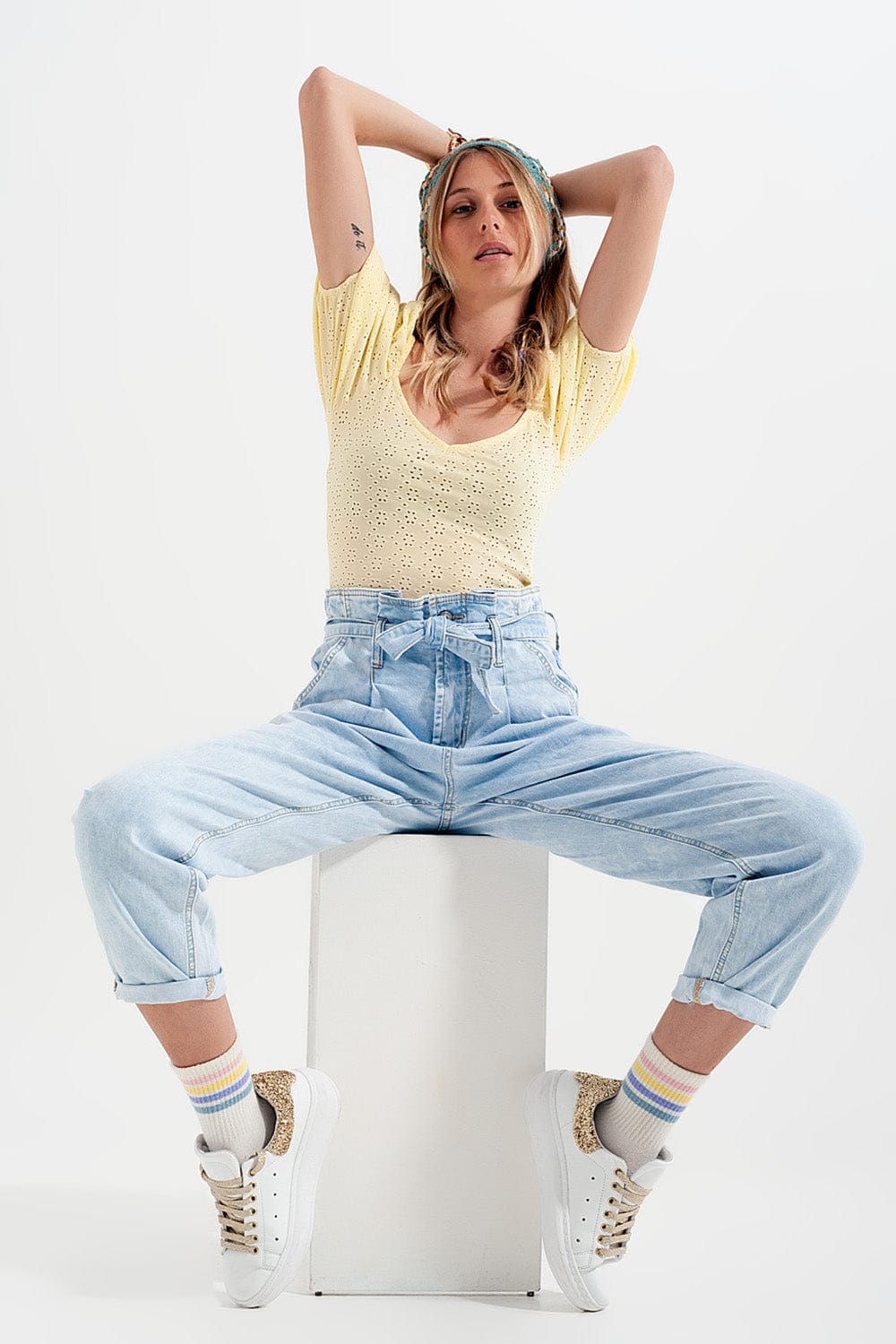 Q2 Women's Jean Tapered Leg Jeans with Paper Bag Waist in Light Vintage Wash
