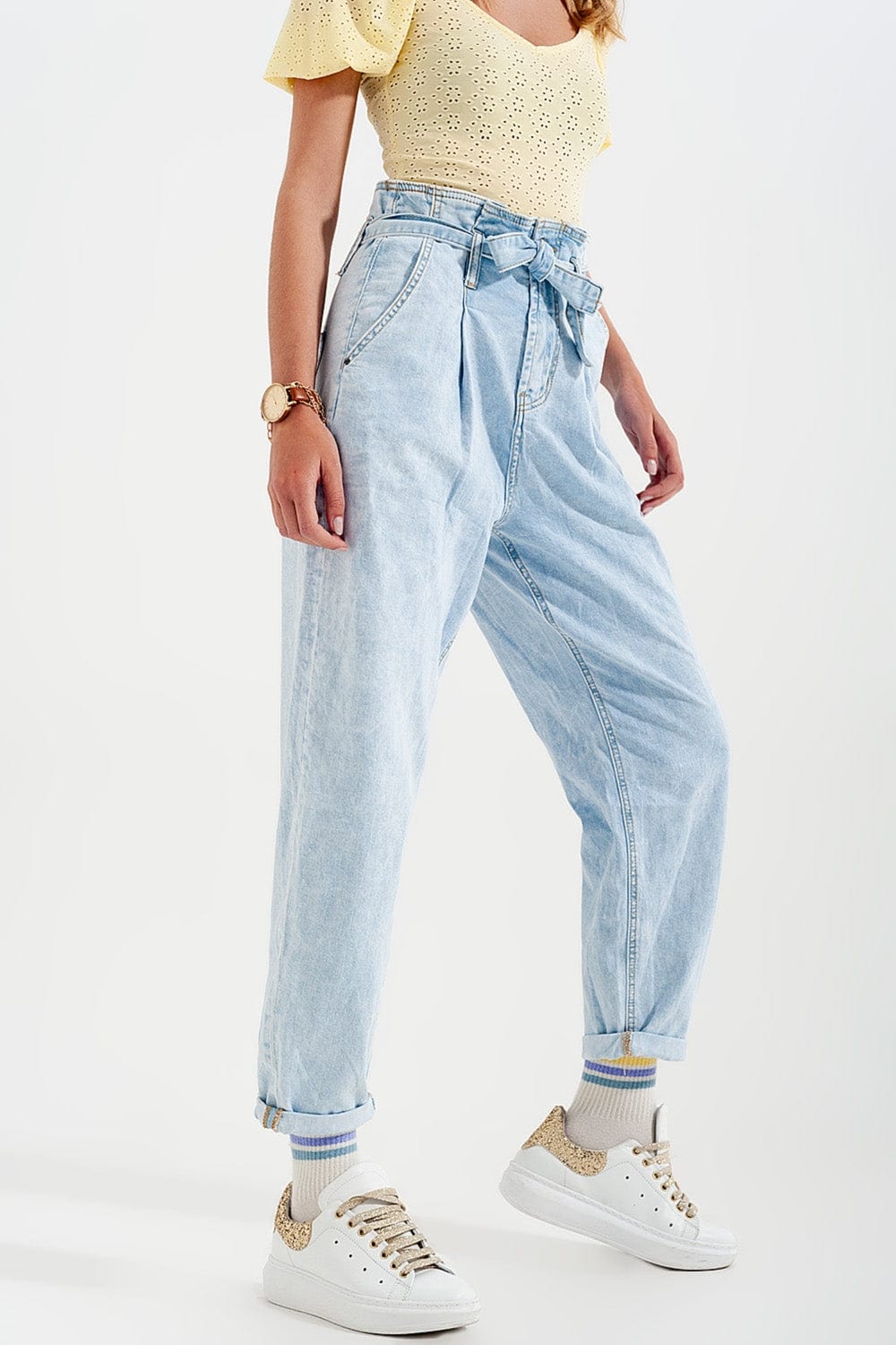 Q2 Women's Jean Tapered Leg Jeans with Paper Bag Waist in Light Vintage Wash