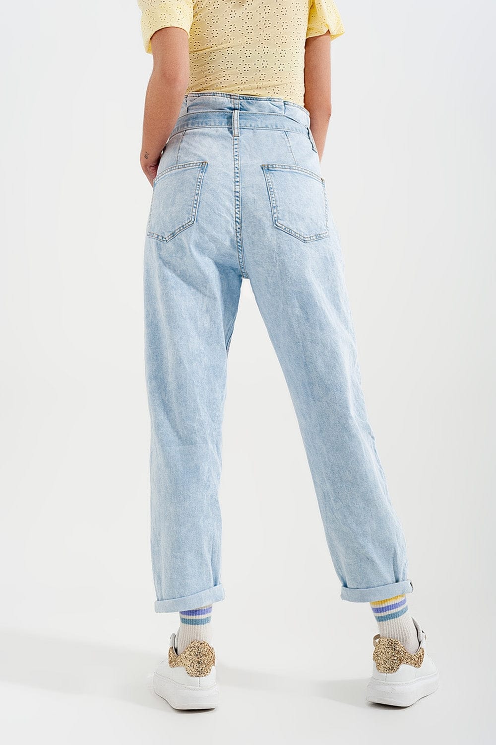 Q2 Women's Jean Tapered Leg Jeans with Paper Bag Waist in Light Vintage Wash