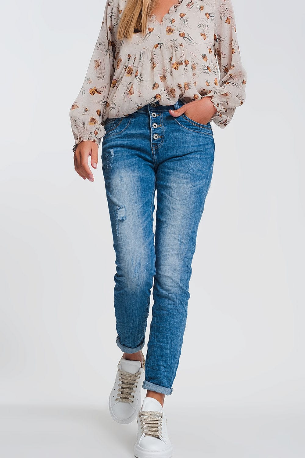 Q2 Women's Jean Wrinkled Boyfriend Jeans in Light Denim with Ripped Details
