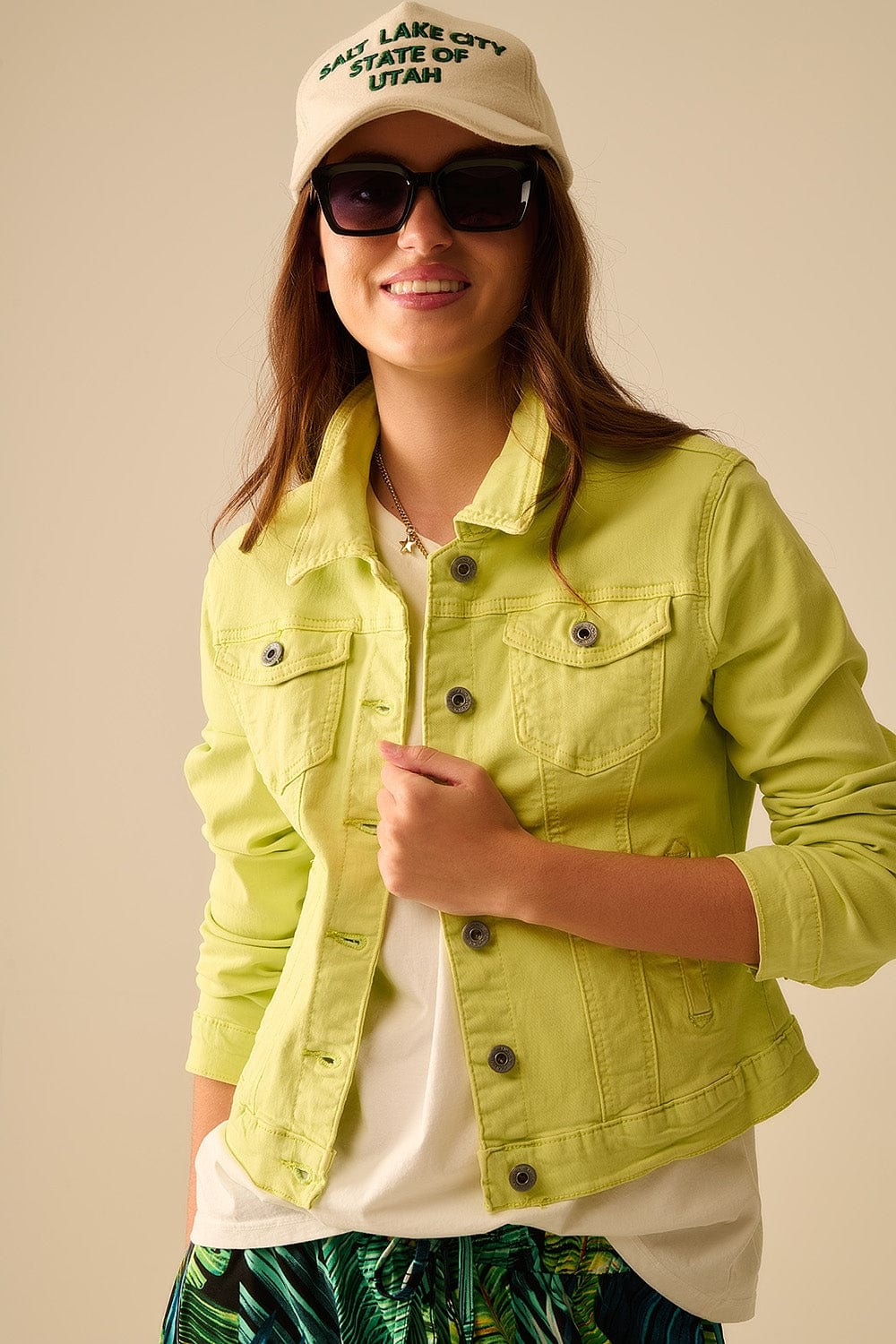 Q2 Women's Outerwear Basic Denim Elastic Jacket With Pockets In Lime