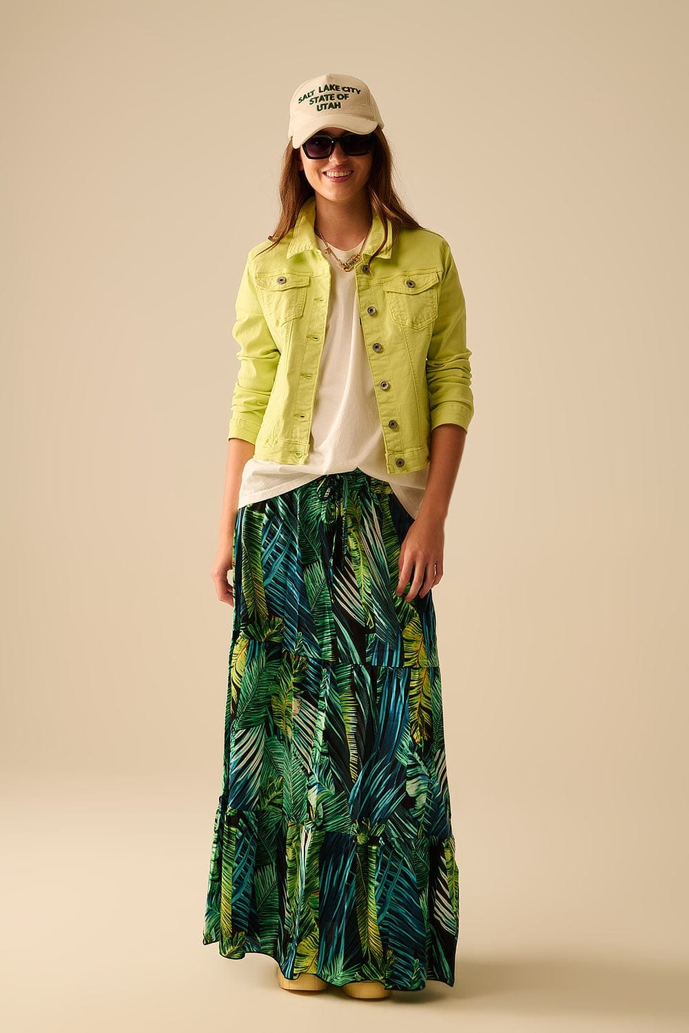 Q2 Women's Outerwear Basic Denim Elastic Jacket With Pockets In Lime
