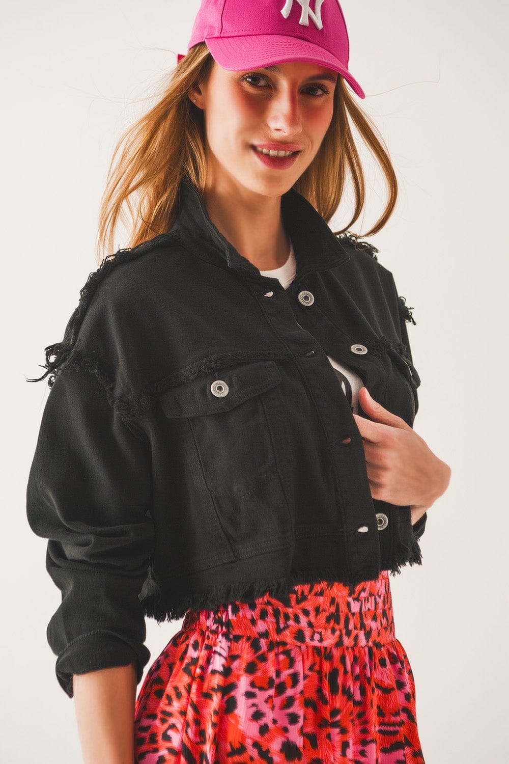 Q2 Women's Outerwear Cropped Denim Trucker Jacket in Black