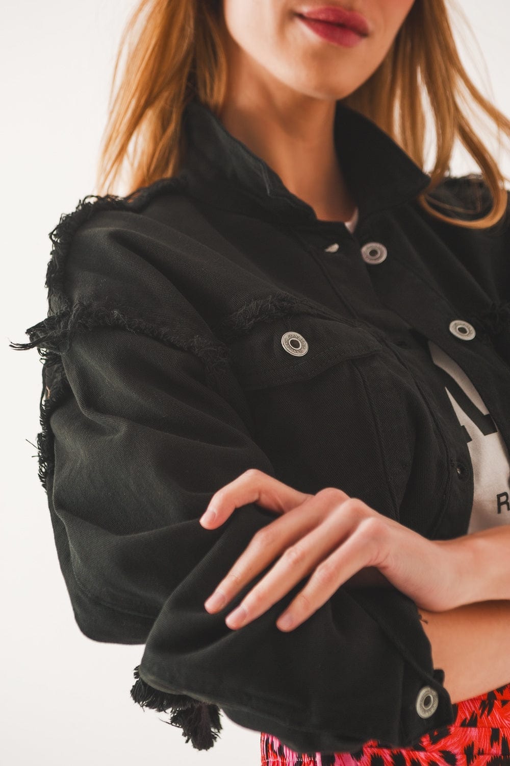 Q2 Women's Outerwear Cropped Denim Trucker Jacket in Black