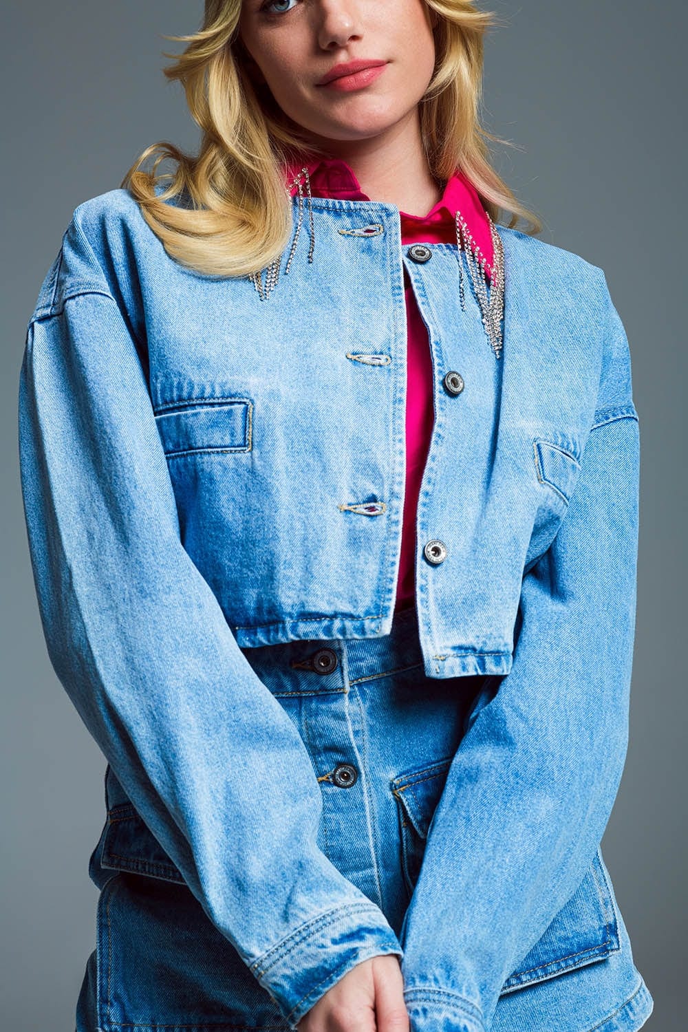 Q2 Women's Outerwear Cropped Relaxed Denim Jacket With Chest Welt Pockets In Light Wash