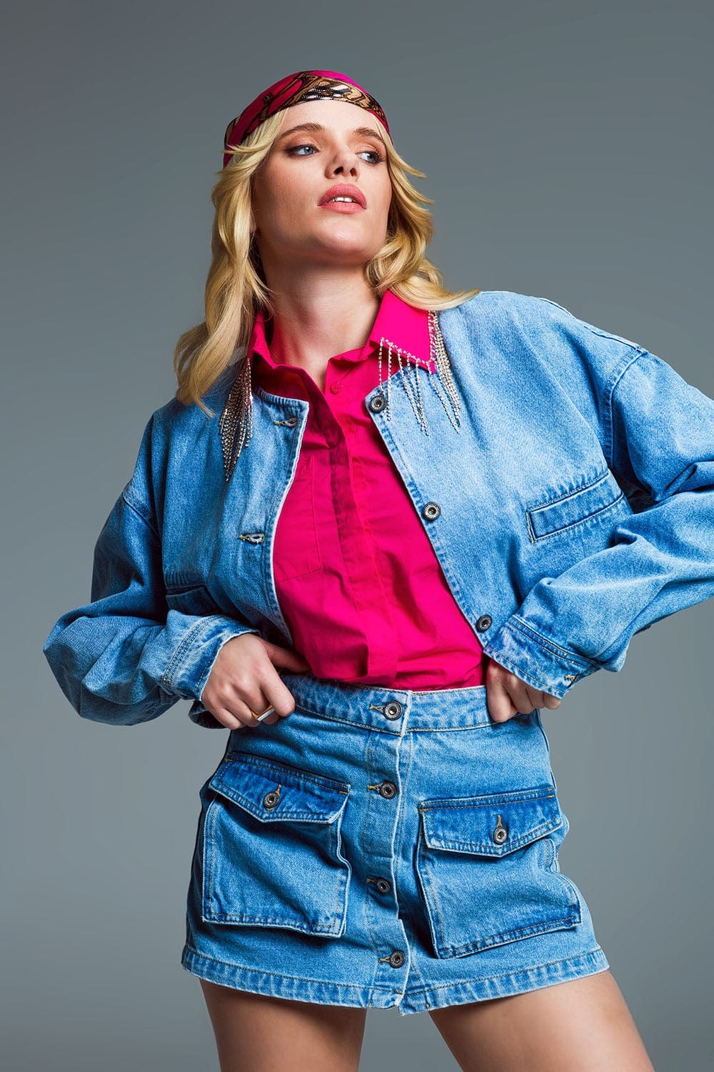 Q2 Women's Outerwear Cropped Relaxed Denim Jacket With Chest Welt Pockets In Light Wash