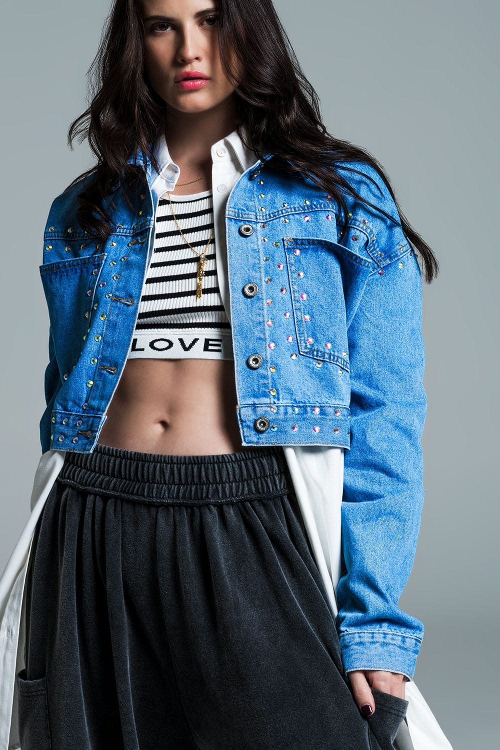 Q2 Women's Outerwear Denim Cropped Jacket In Blue With Studs And Chest Pockets