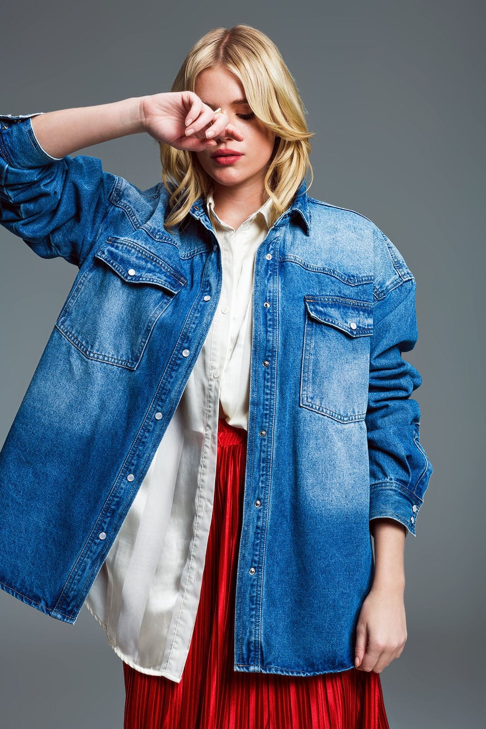 Q2 Women's Outerwear One Size / Blue Oversized Cargo Style Denim Jacket In Medium Wash.
