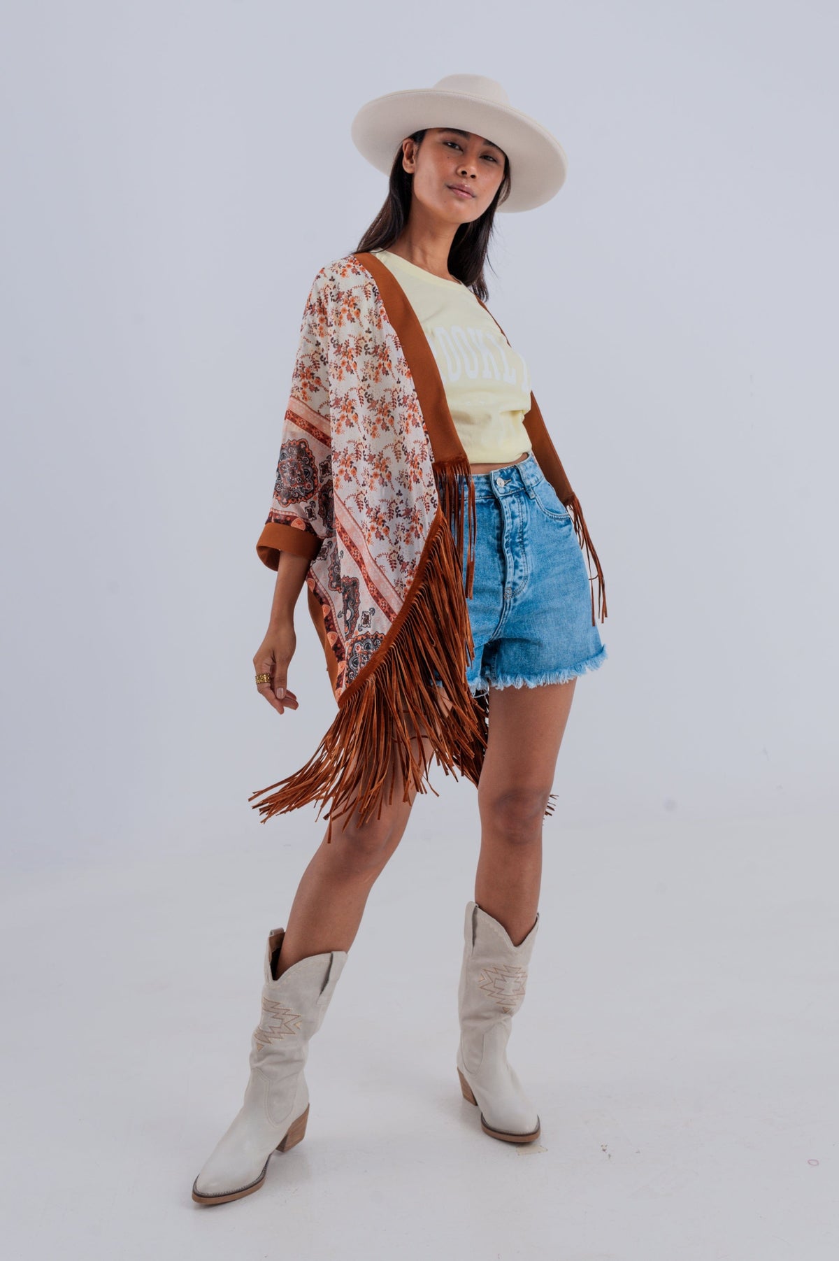 Q2 Women's Outerwear One Size / Brown / China Printed Kimono with Fringe Detail in Brown