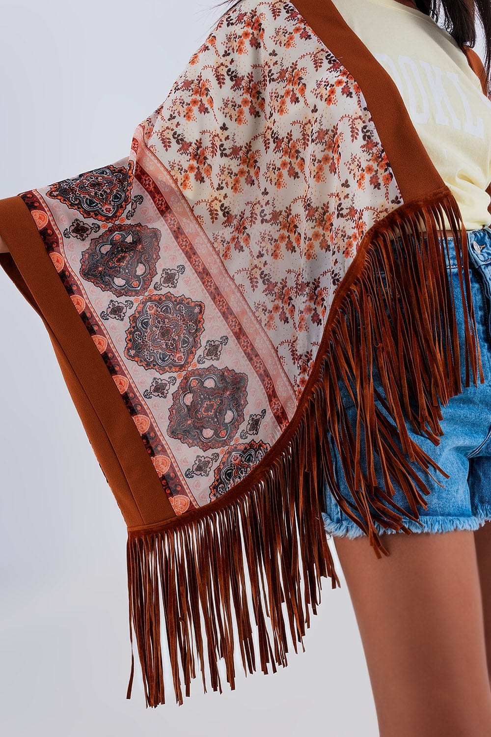 Q2 Women's Outerwear One Size / Brown / China Printed Kimono with Fringe Detail in Brown