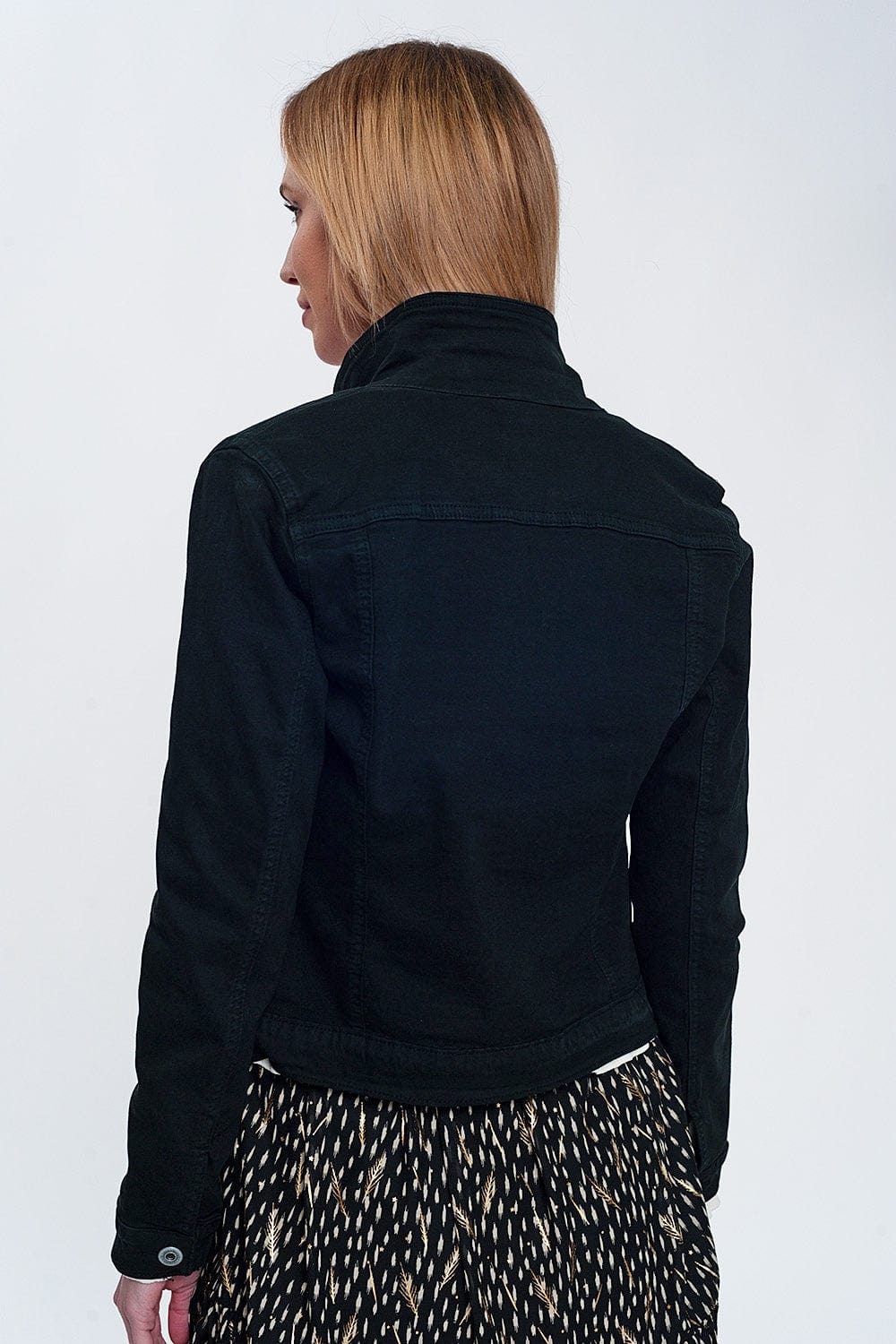 Q2 Women's Outerwear Slim Denim Trucker Jacket in Black