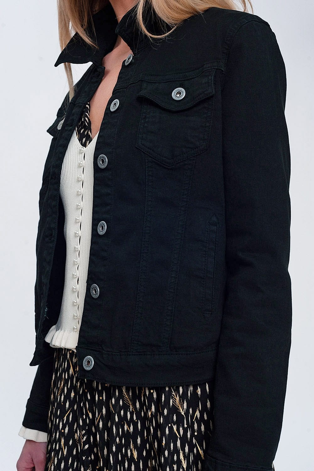 Q2 Women's Outerwear Slim Denim Trucker Jacket in Black
