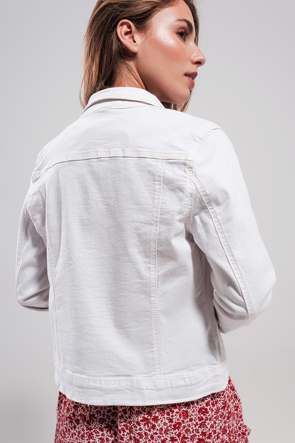 Q2 Women's Outerwear Slim Denim Trucker Jacket in White