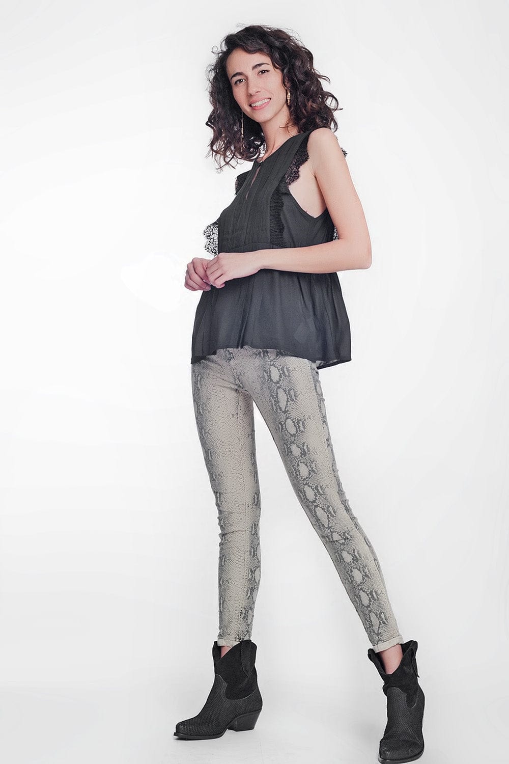 Q2 Women's Pants & Trousers Beige Super Skinny Reversible Pants with Snake Print