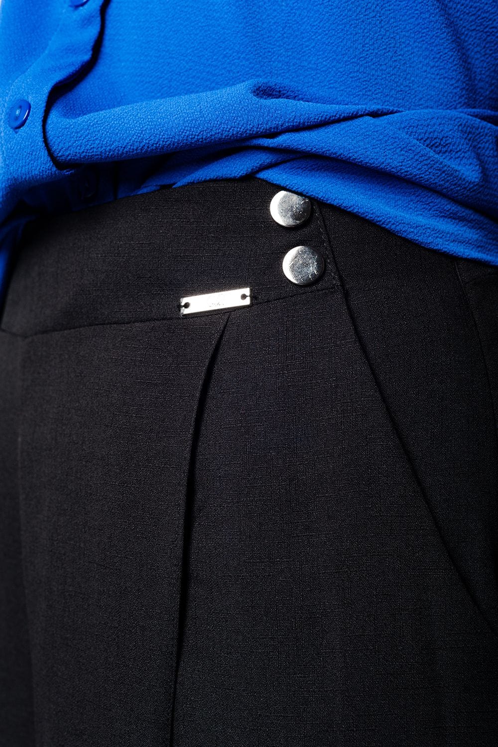 Q2 Women's Pants & Trousers Black pants skirt with silver buttons