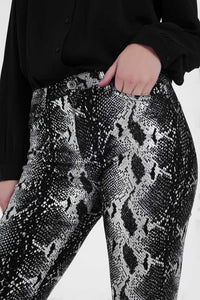 Q2 Women's Pants & Trousers Black Skinny Shiny Printed Pants