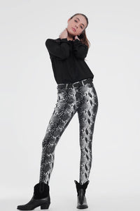 Q2 Women's Pants & Trousers Black Skinny Shiny Printed Pants