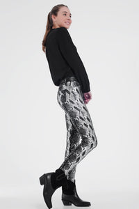 Q2 Women's Pants & Trousers Black Skinny Shiny Printed Pants