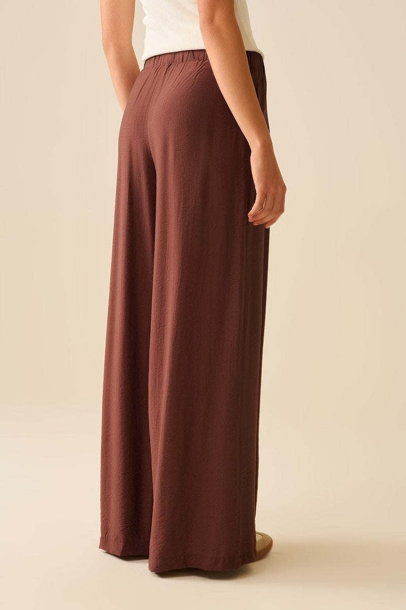Q2 Women's Pants & Trousers Brown Pants With Wide Leg In Light Viscose Fabric
