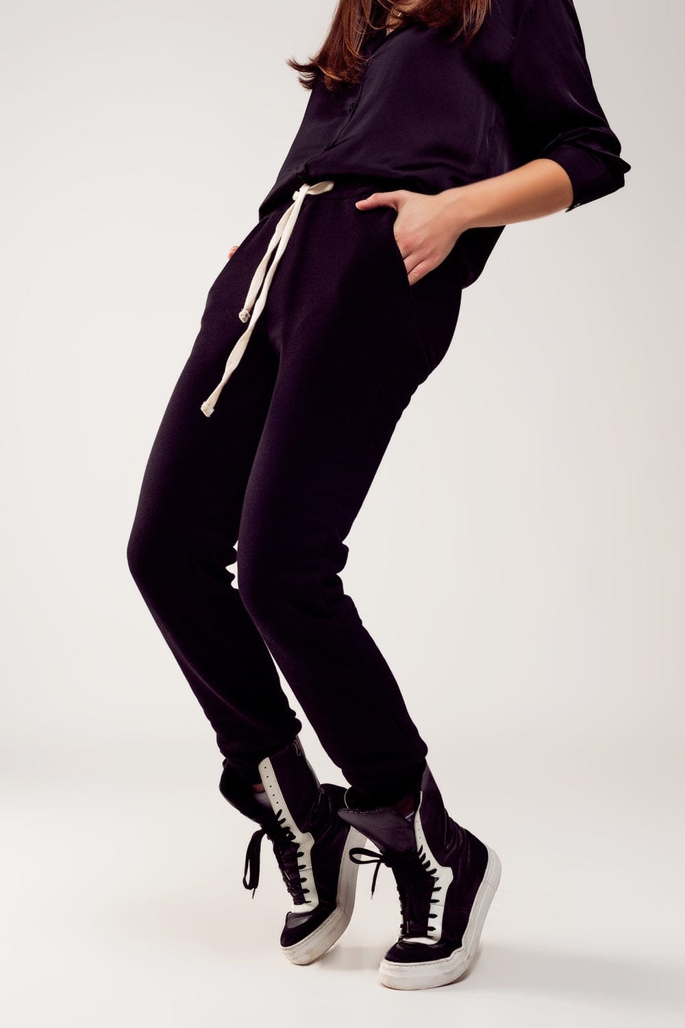 Q2 Women's Pants & Trousers Cotton Jogger in Black