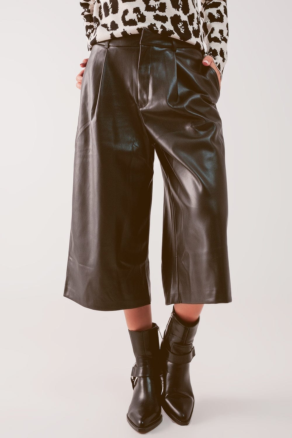 Q2 Women's Pants & Trousers Faux Leather Wide Leg Culotte in Black