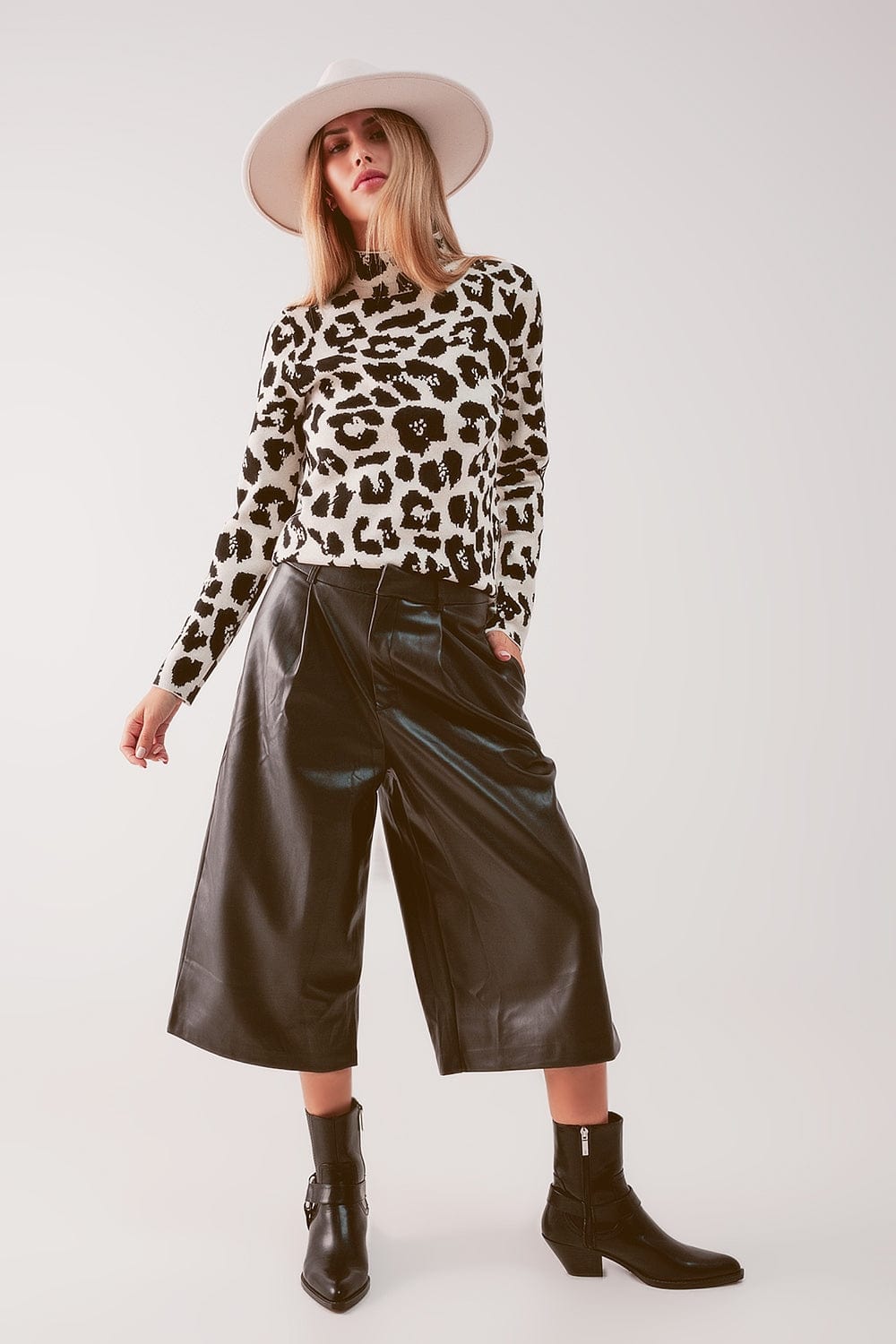 Q2 Women's Pants & Trousers Faux Leather Wide Leg Culotte in Black
