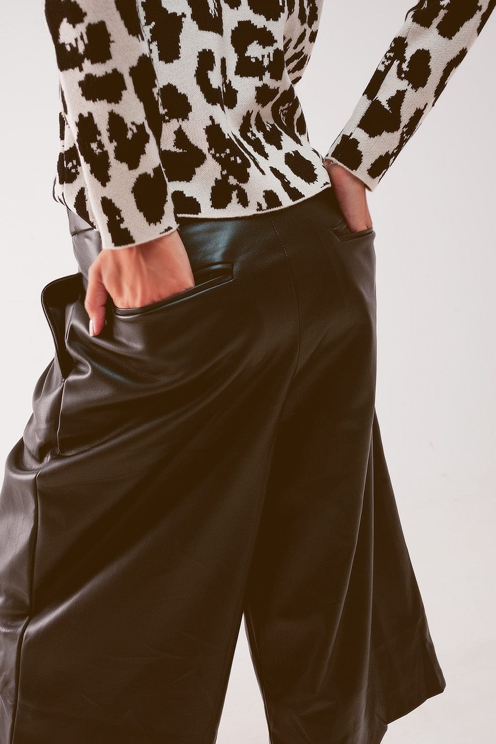 Q2 Women's Pants & Trousers Faux Leather Wide Leg Culotte in Black