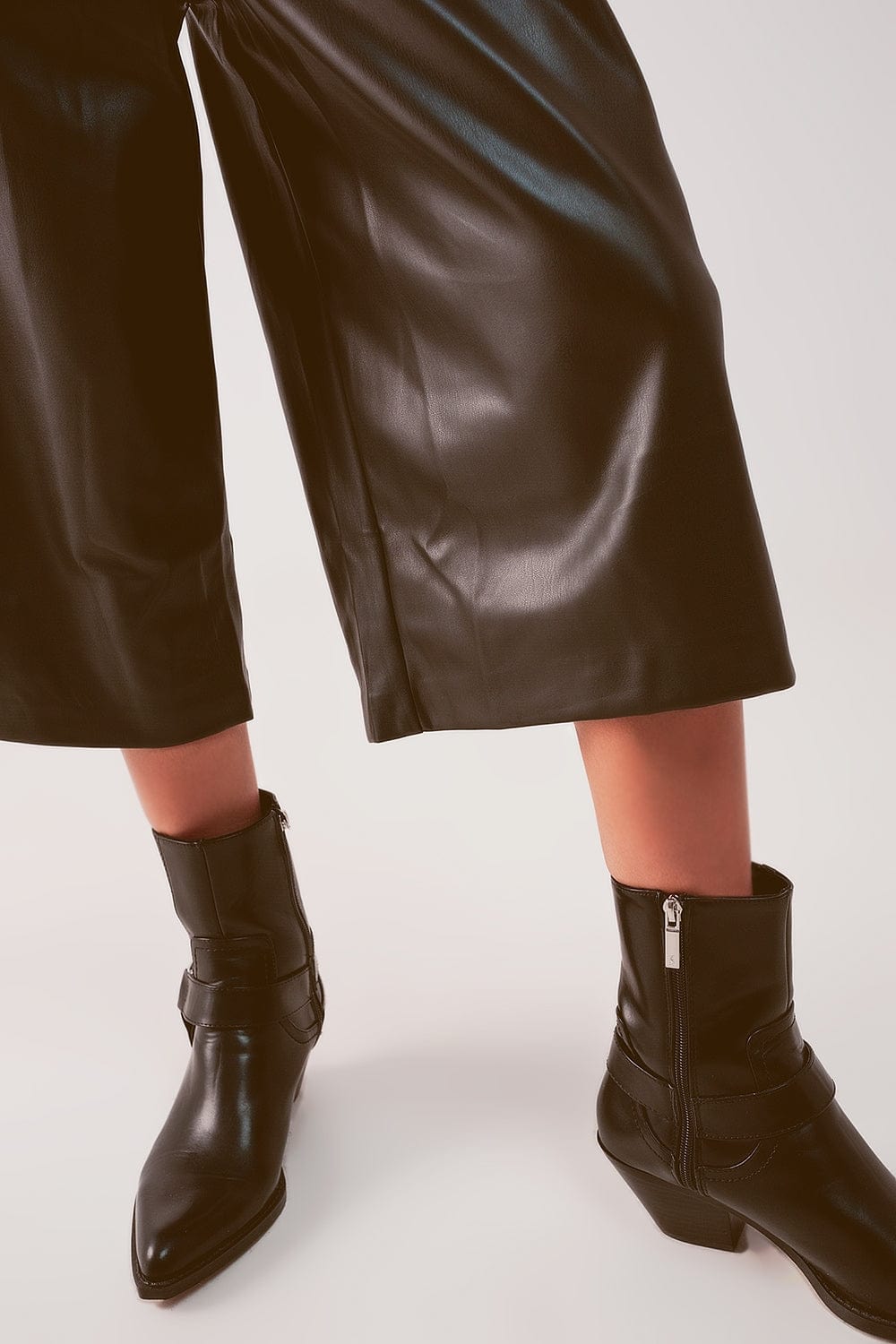 Q2 Women's Pants & Trousers Faux Leather Wide Leg Culotte in Black