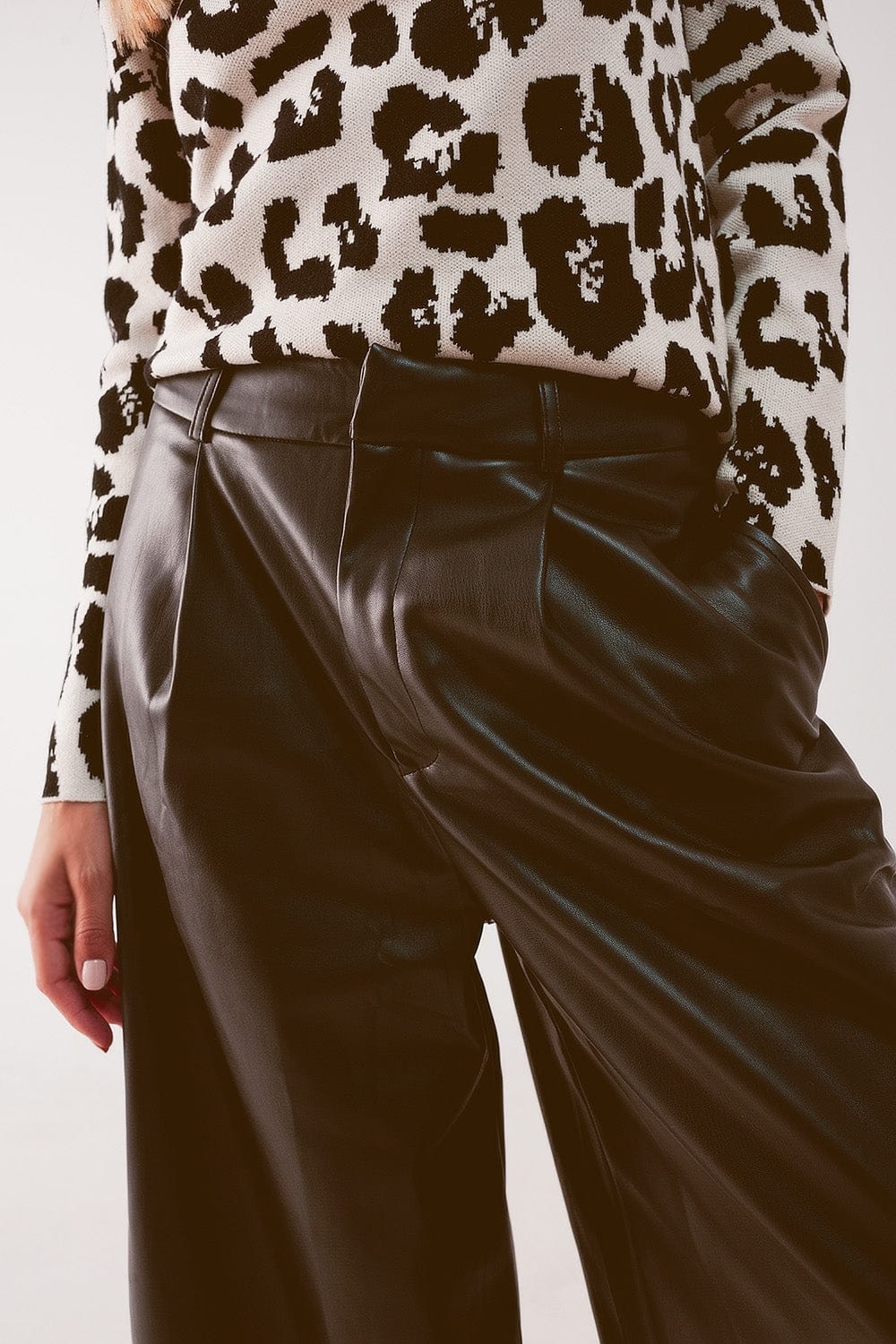 Q2 Women's Pants & Trousers Faux Leather Wide Leg Culotte in Black