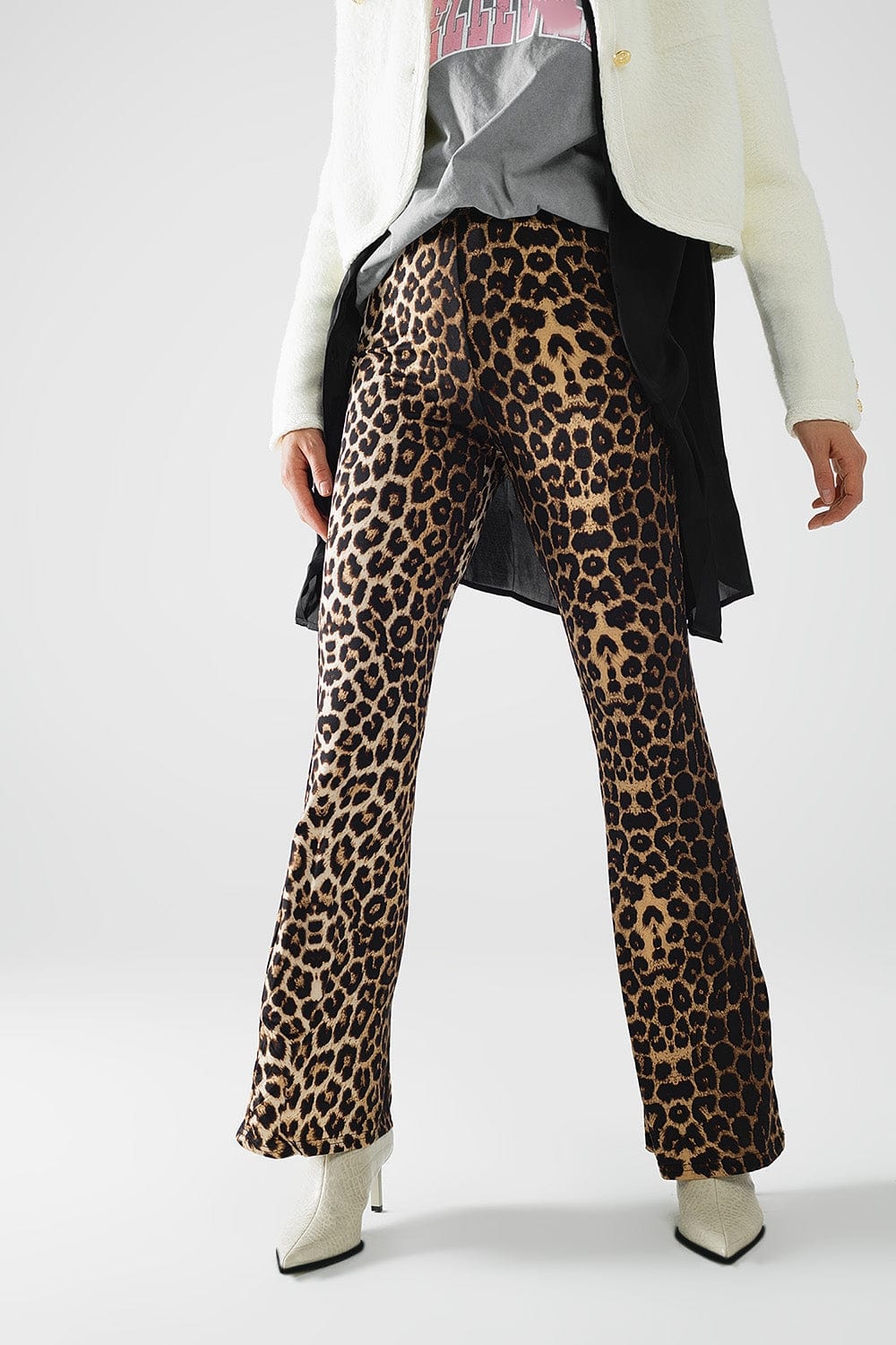 Q2 Women's Pants & Trousers Flared Spandex Leggings In A Leopard Print