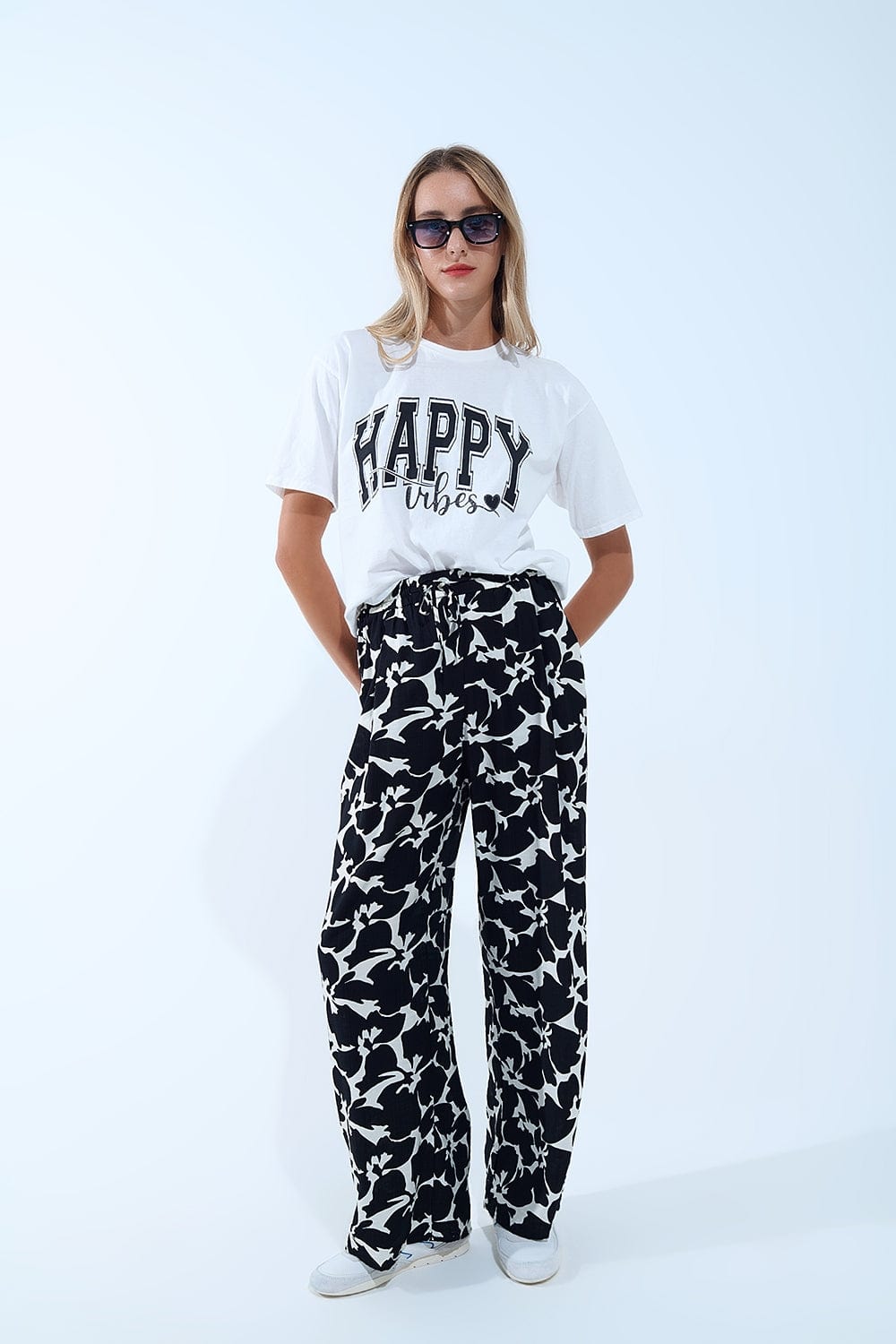 Q2 Women's Pants & Trousers Hawaiian Floral Print Straight Pants In Black And White
