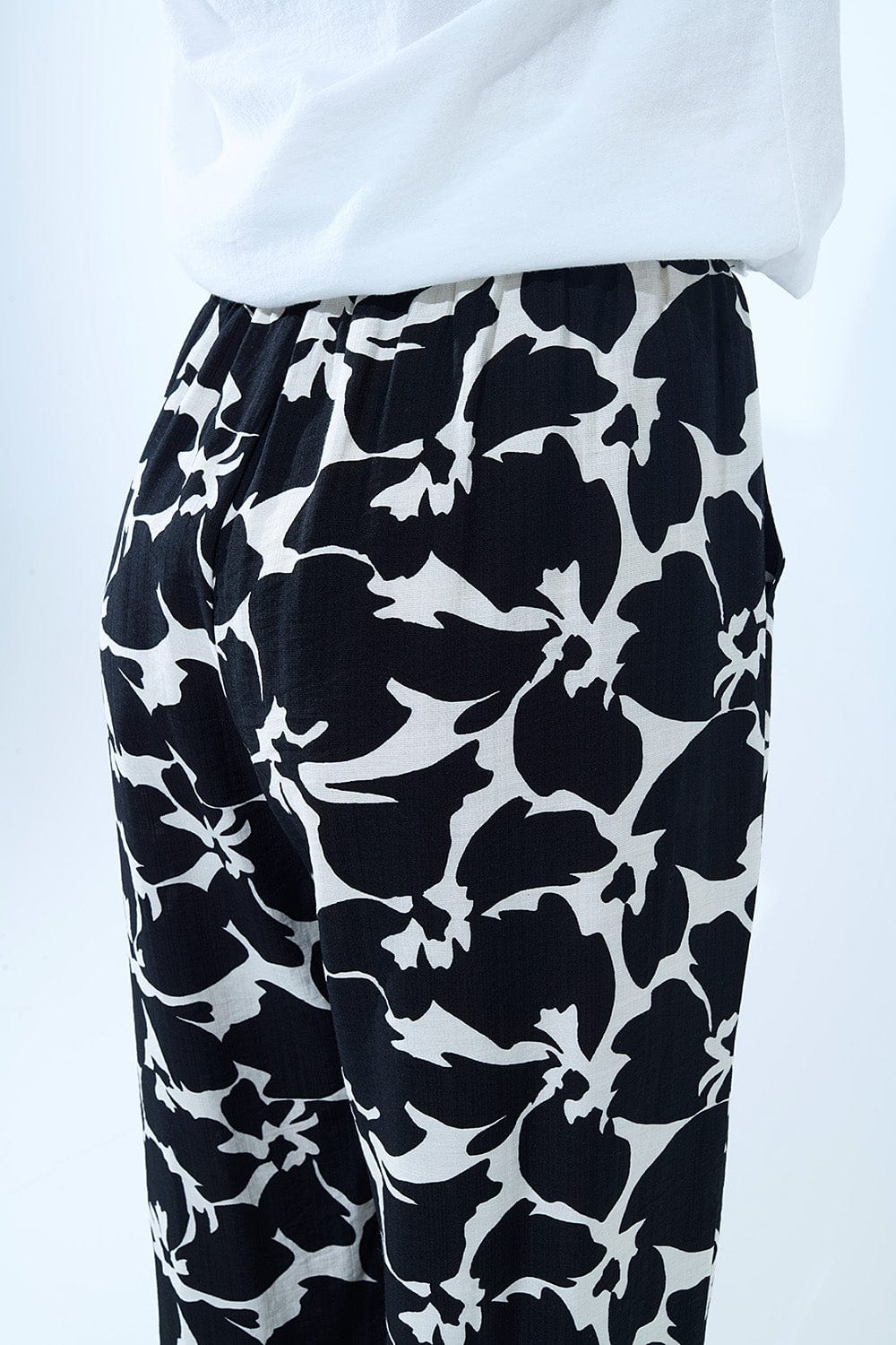 Q2 Women's Pants & Trousers Hawaiian Floral Print Straight Pants In Black And White
