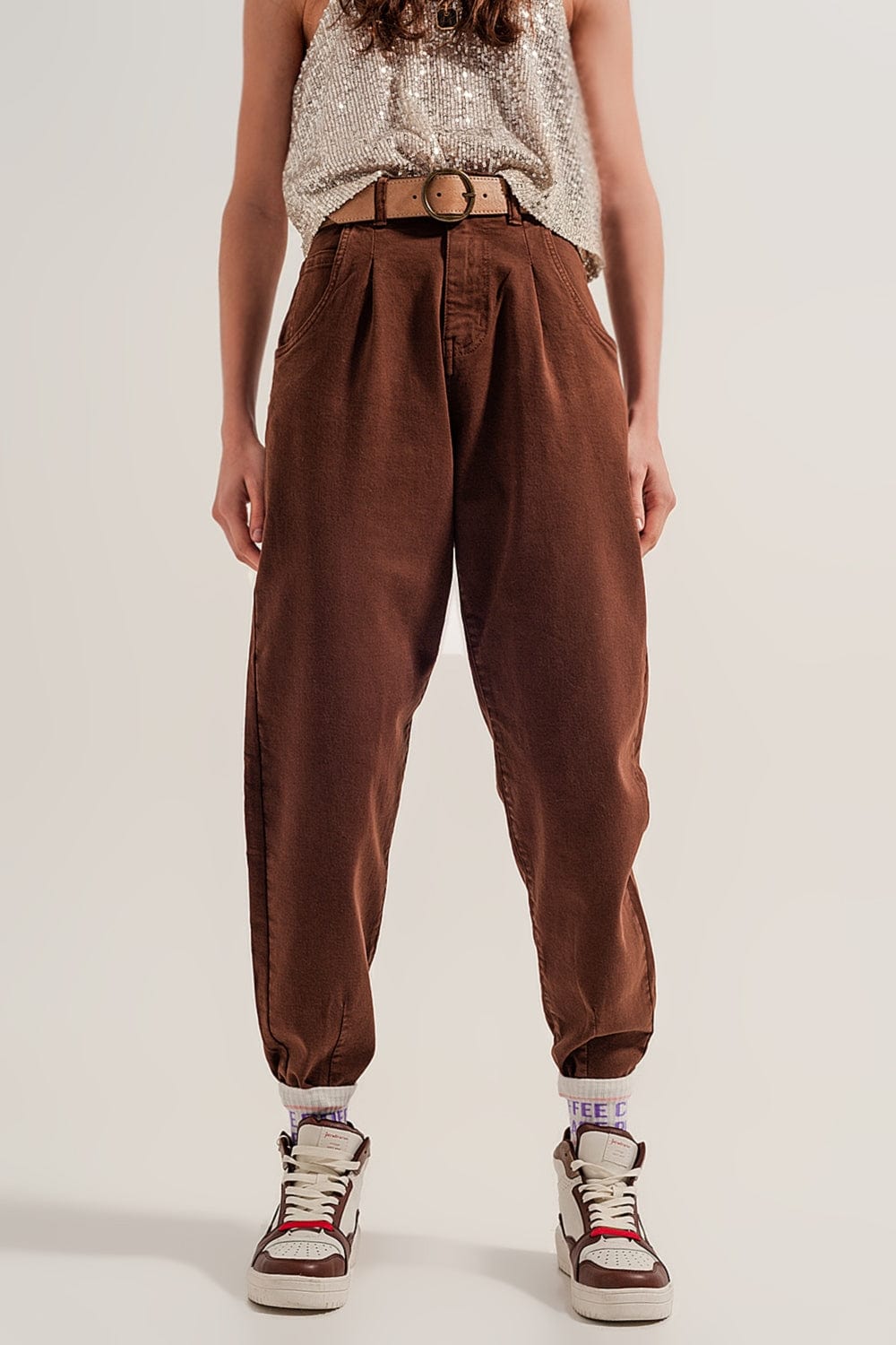 Q2 Women's Pants & Trousers High Rise Mom Jeans with Pleat Front in Brown