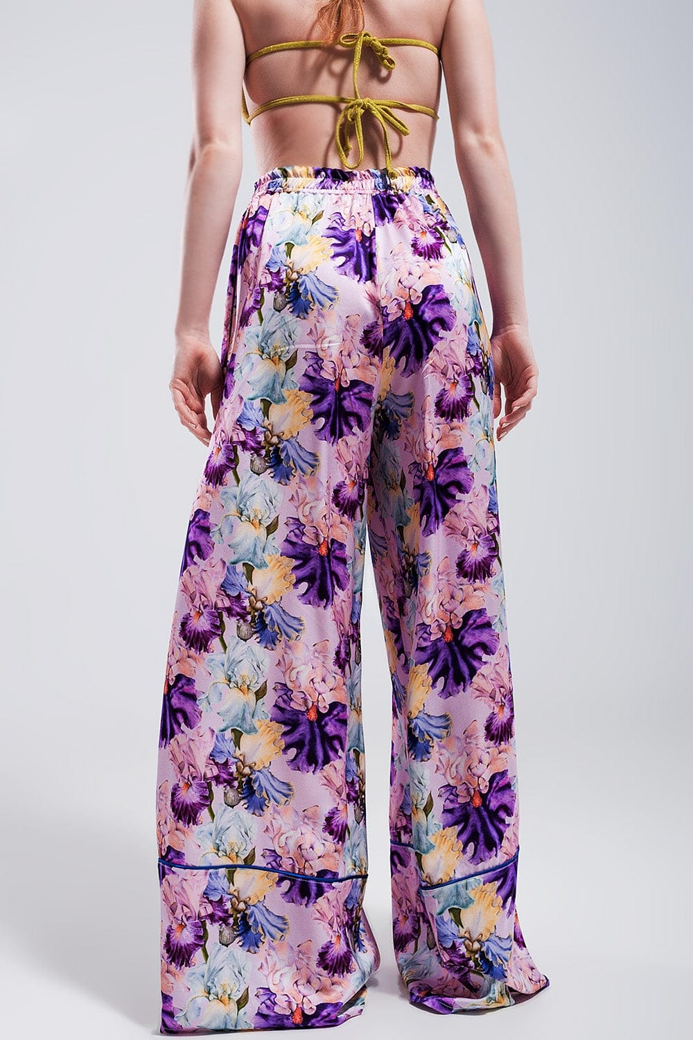 Q2 Women's Pants & Trousers High Waisted Satin Wide Leg Pants in Purple Floral