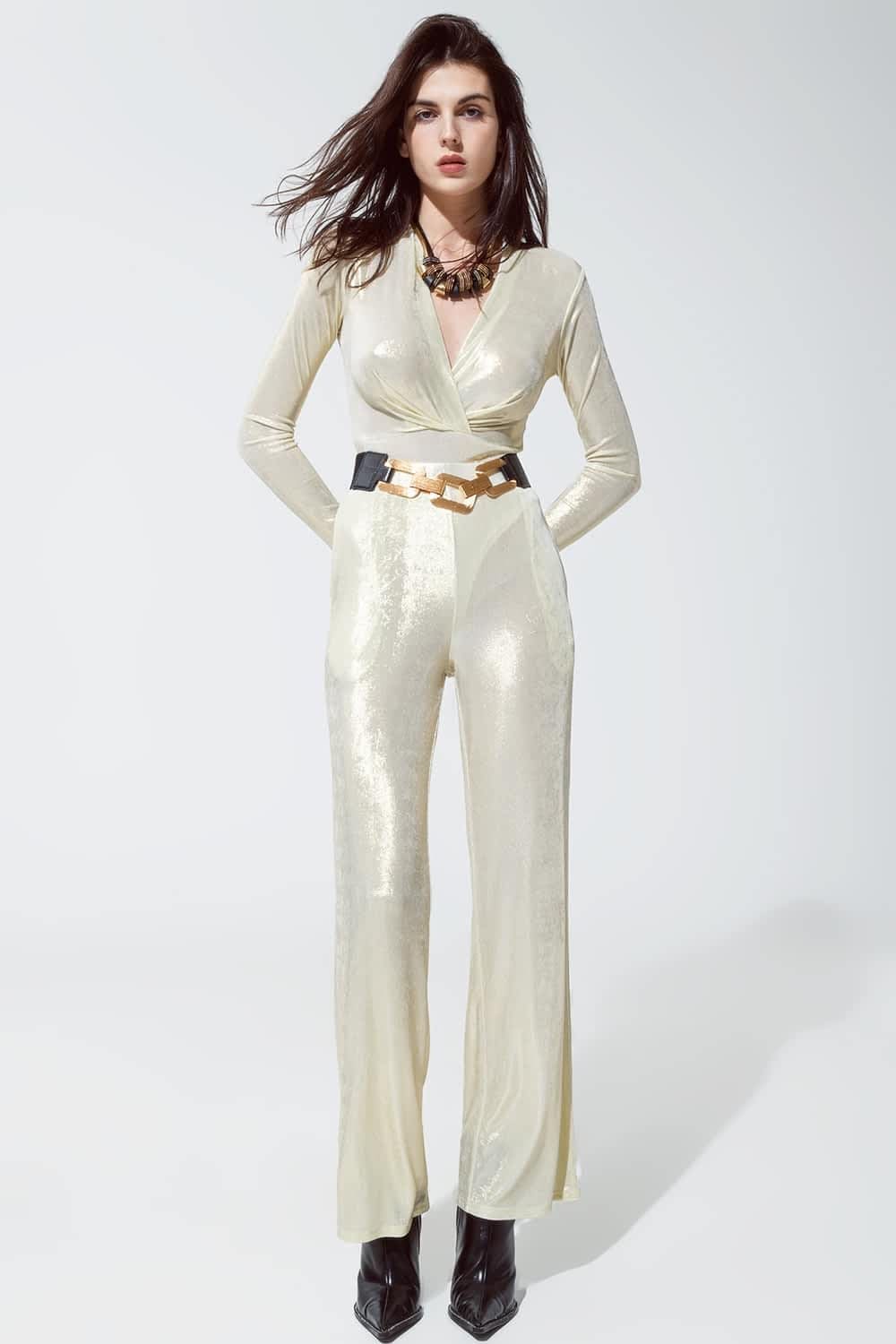 Q2 Women's Pants & Trousers Metallic Finish Flared Legging In Pearl White.
