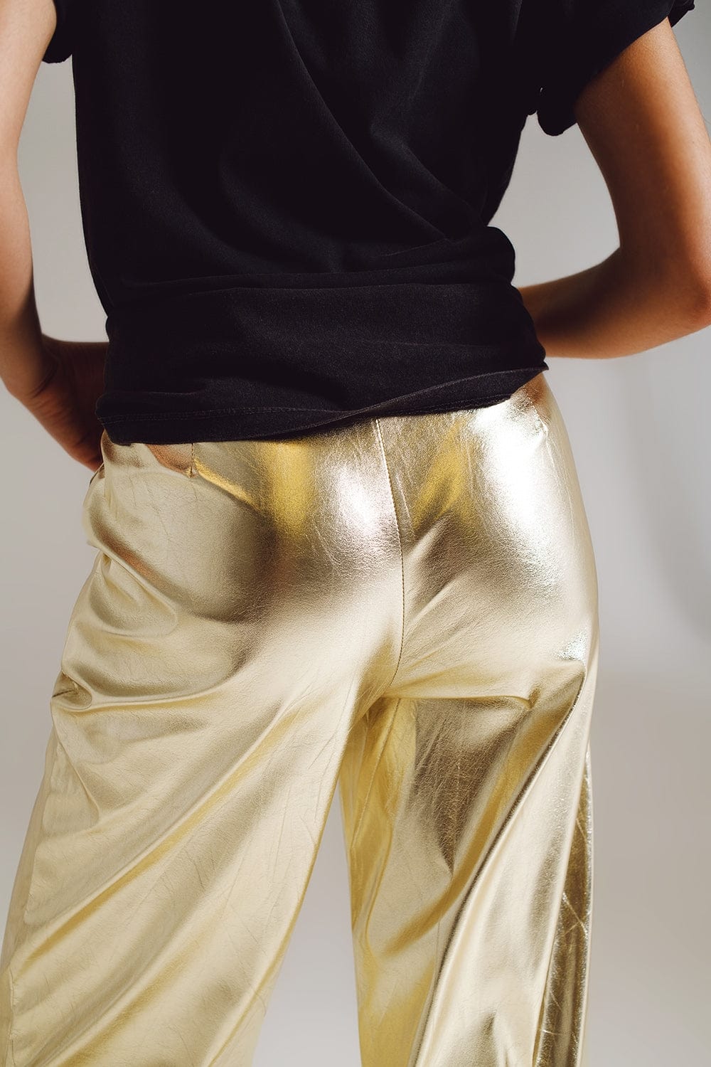 Q2 Women's Pants & Trousers Metallic Straight Leg Pants In Gold