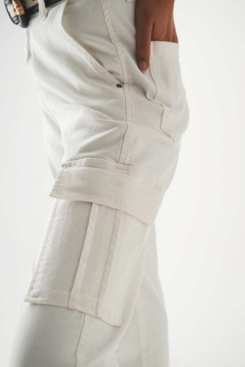 Q2 Women's Pants & Trousers Relaxed cargo pants in white